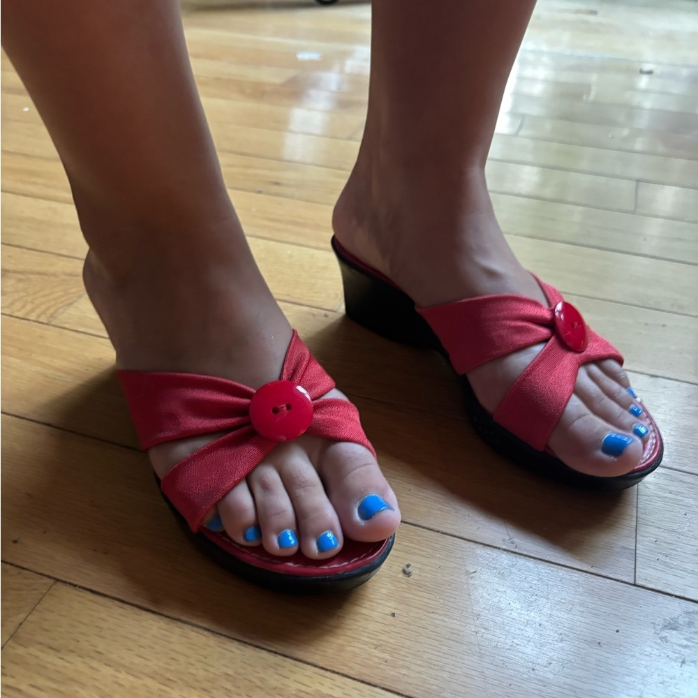 Vintage Y2K Maripé Italian Red Button Wedges
